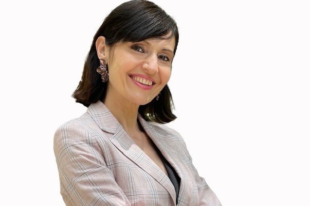 foto ali alargada